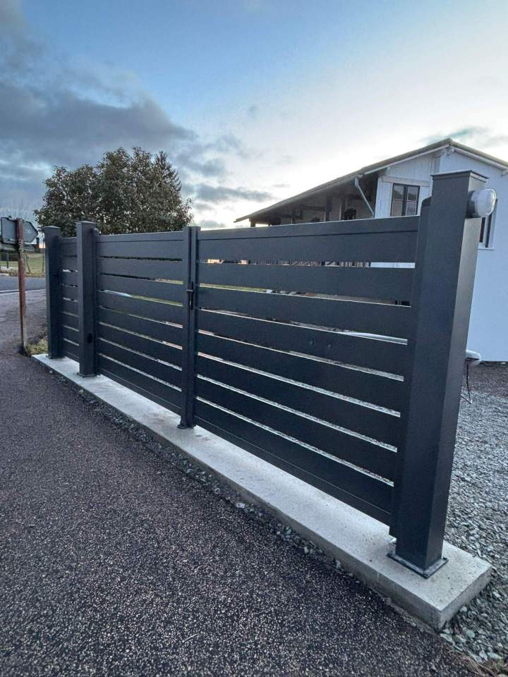 Portail coulissant en aluminium Aurillac